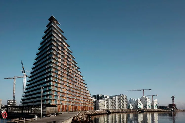 Thermory Benchmark thermo-pine cladding, AARhus residential development, photos Kåre Viemose