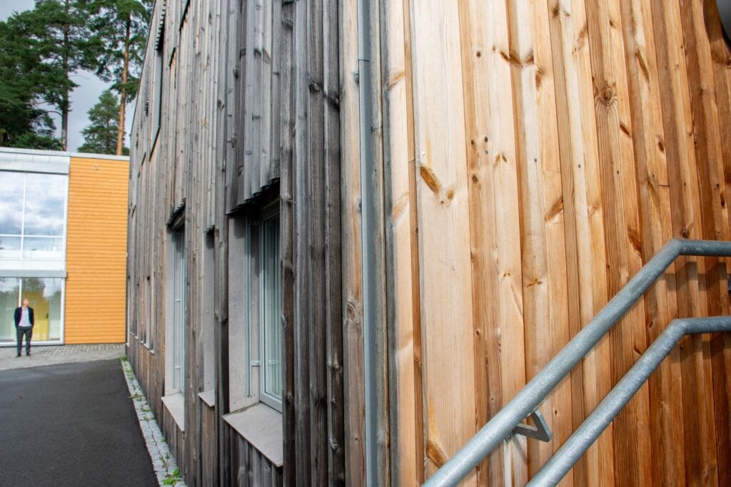 Architectural factors that may affect woods natural weathering - facade orientation and shape