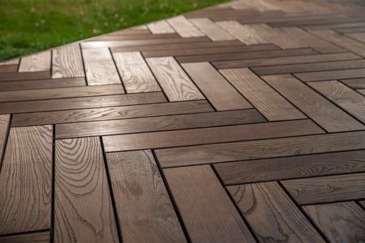 Thermory_decking_herringbone