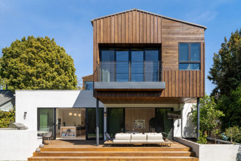 Modern farmhouse with Thermo-ash cladding