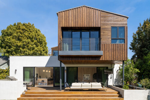 Modern farmhouse with Thermo-ash cladding