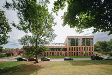 Thermory Benchmark thermo-pine cladding, Paide State High School, Photograph Tõnu Tunnel