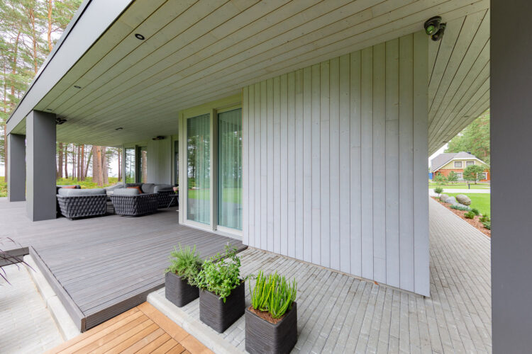 Thermory Vivid Silvered Light cladding, private house in Häädemeeste, photograph Elvo Jakobson