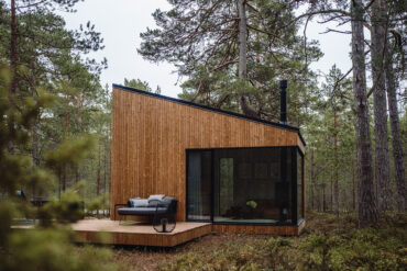 Thermory Benchmark thermo-pine cladding, Minikin Tiny House, Arhitect Mari Hunt, Photograph Maria Ilves