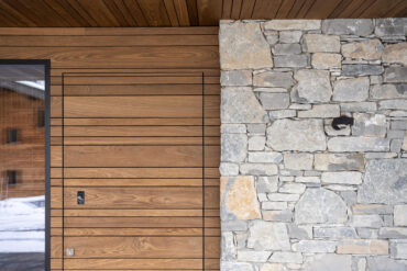 Thermory Benchmark thermo-ash cladding D4 sg2, Seven Peaks Lodge French Alps, Architect William Glasbergen