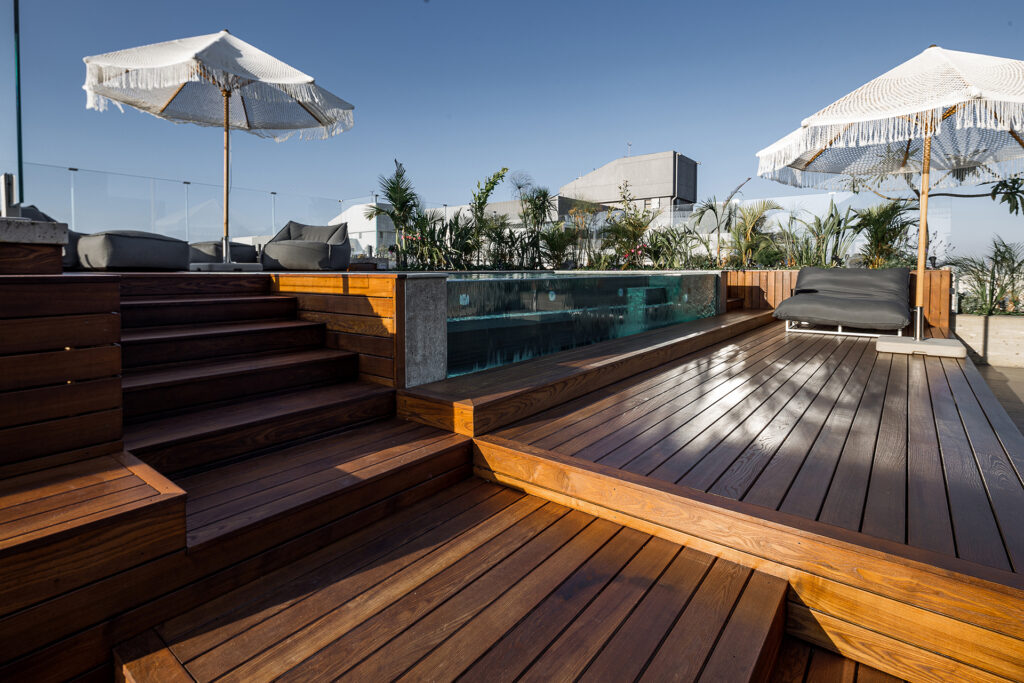 Thermo-ash decking rooftop pool