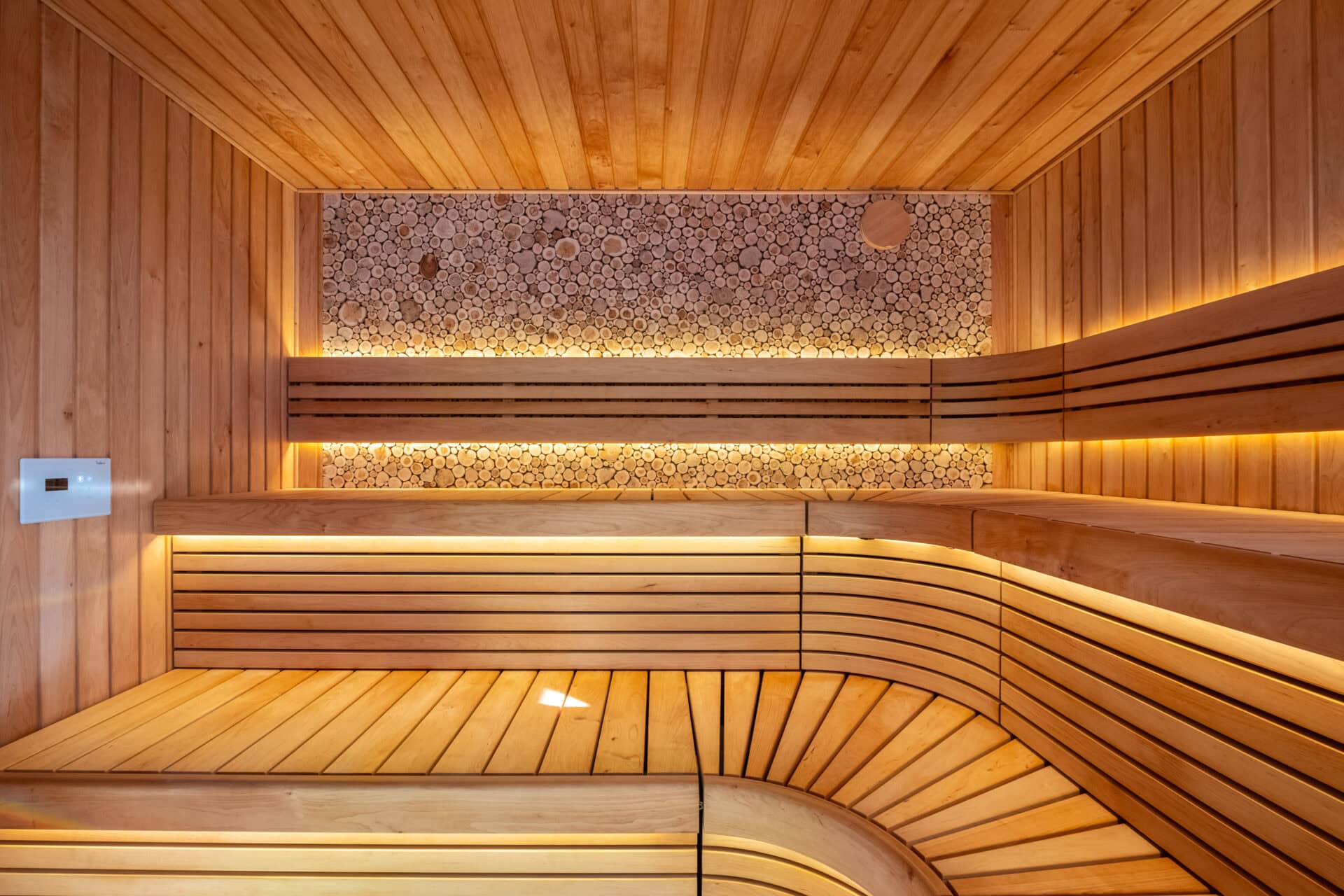 Alder sauna with juniper panel