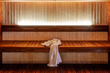Galandia Sauna Thermory spruce wall panels STS4 15x90 and thermo radiata pine benches SHP 26x140 Photo. Katarína Janíčk