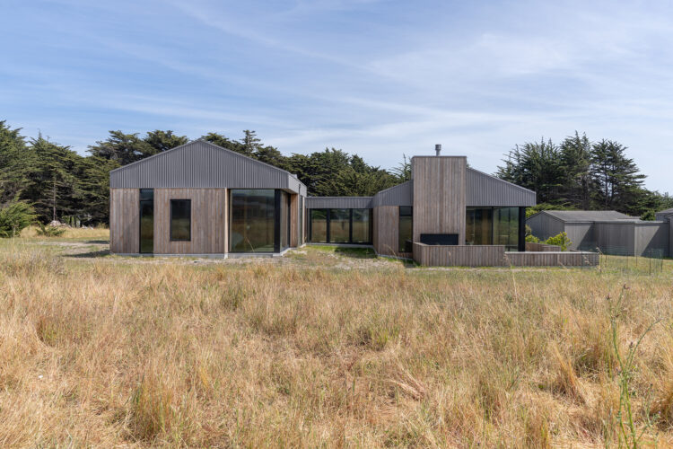 Hatchway Home, USA, Thermory Benchmark thermo-pine decking and thermo radiata pine cladding, Architect Robert P Gabriel, Photo Bill Oxford