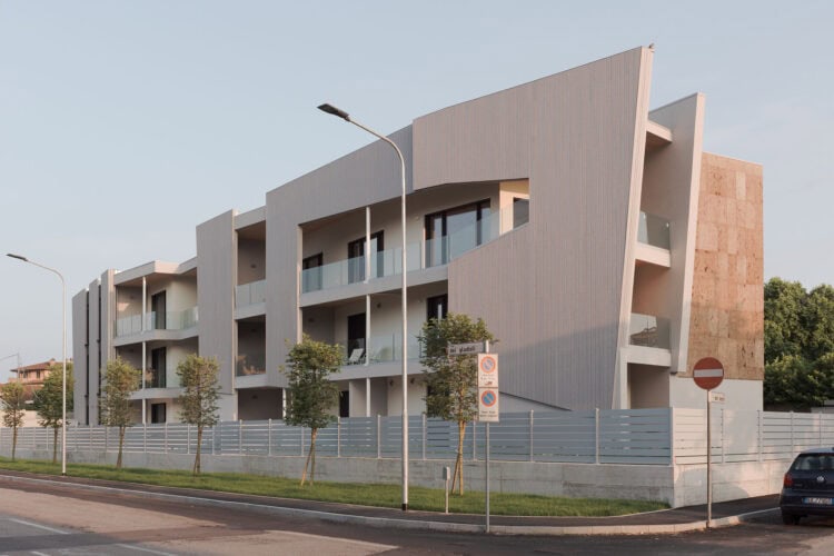 Klimalux, Thermory Vivid Light Silvered cladding, architect Emanuele Garufi, Photo. Marcello Mariana Fotografia