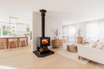 Oak Villa, Thermory Thermo-Espe Tisch, Architekt Clover Interiors, Fotograf Build Imagery