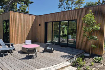 Guest house in USA, California, Thermory Benchmark thermo-pine cladding and thermo-ash decking
