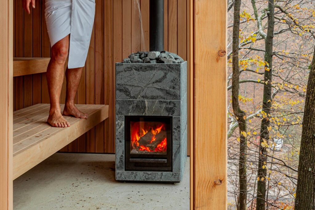 Sauna in the forest, Slovakia, Thermory alder benches, Architect Ing Jurij Cernak, Photo Katarina Janickova