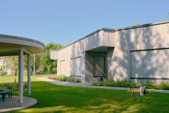 Sõmerpalu kindergarten, Estonia, Thermory Vivid Light Silvered cladding, architect Orub OÜ, Photo. Karl-Kasepõld