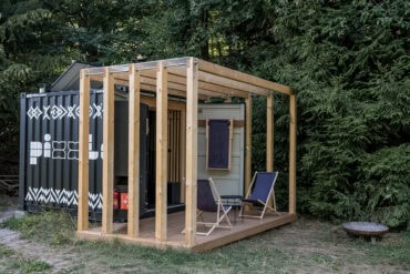 Pixxla-Sauna, Thermory Benchmark Thermo-Fichte Terrasse, Profil: D4sg 26x186 mm, Architekt: Pixxla, Fotograf: Šimon Šiplák