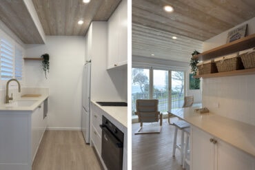 Coastal kitchen and living area featuring Thermory Drift Sandy Pearl thermo-spruce ceiling, creating a light, natural and airy interior atmosphere.